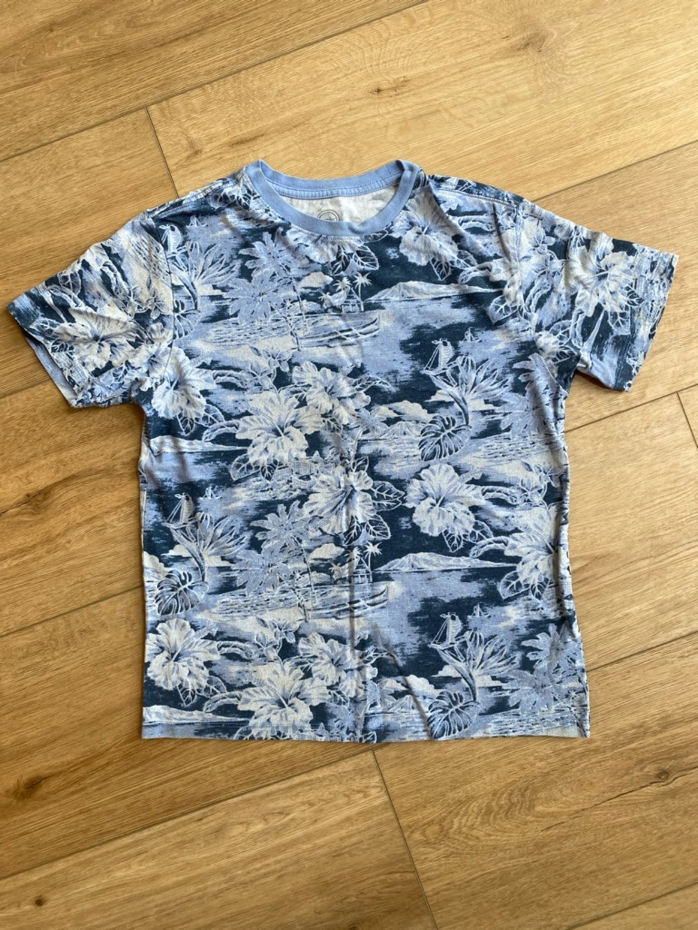 wonder nation Blue and White Floral Aloha Short Sleeve Tee